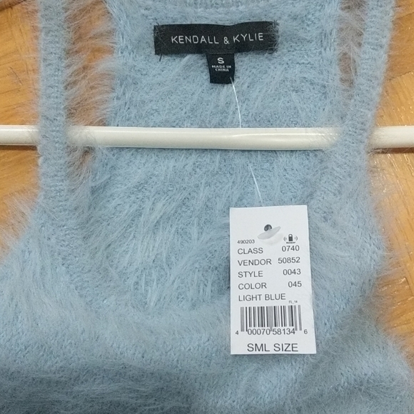 SALE [3/20$] BNWT KENDALL & KYLIE FUZZY TANK TOP - Picture 5 of 5